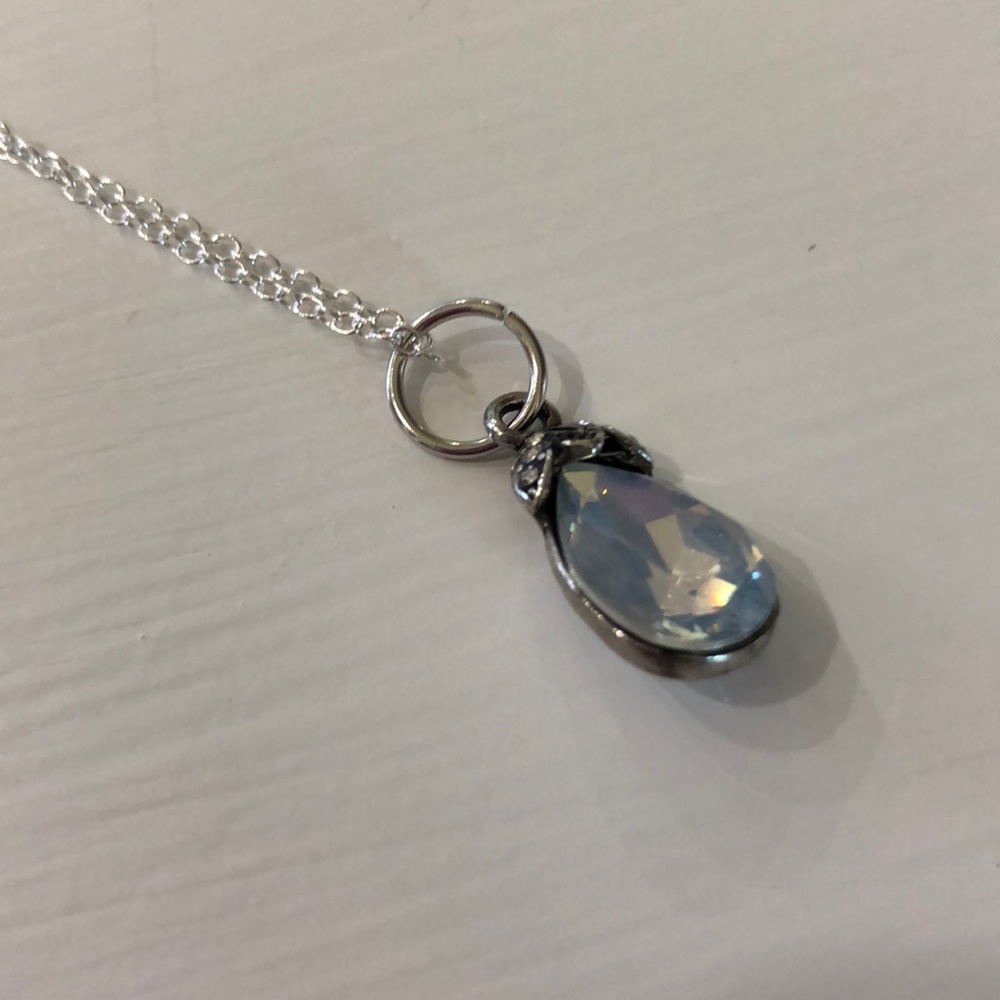 LAST ONE!  Crystal Encrusted Silver Teardrop Necklace! NEW! - Picture 3 of 5